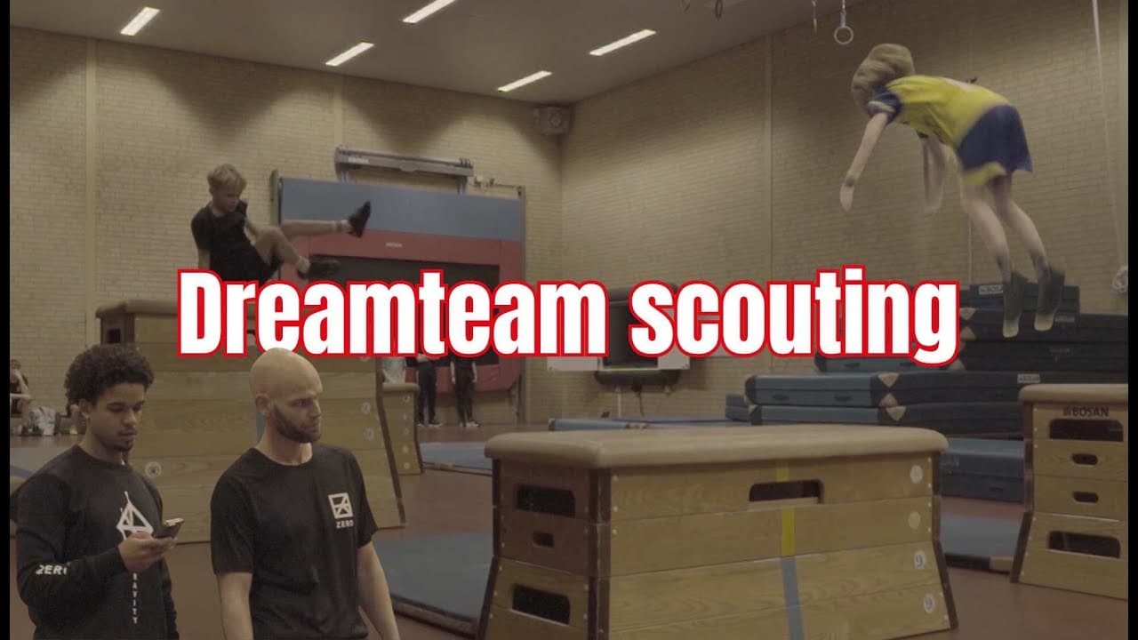 Trainers observeren deelnemers tijdens een Dreamteam-scouting van ZERO Freerunning