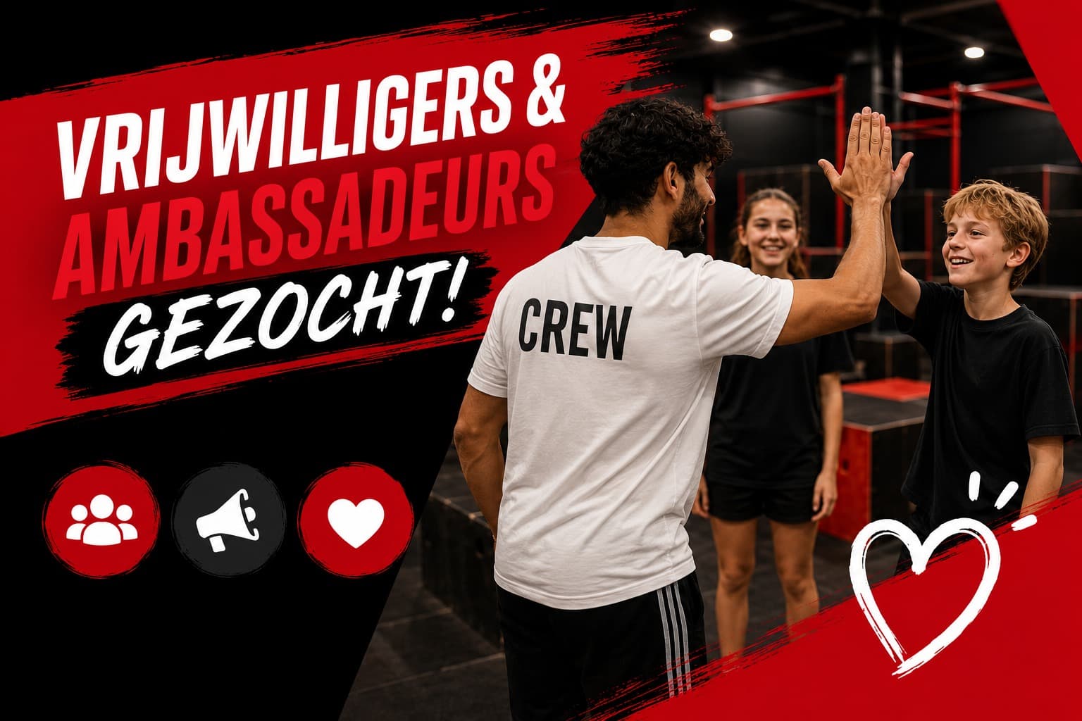 Een trainer en jonge freerunner geven elkaar een high five bij ZERO Freerunning